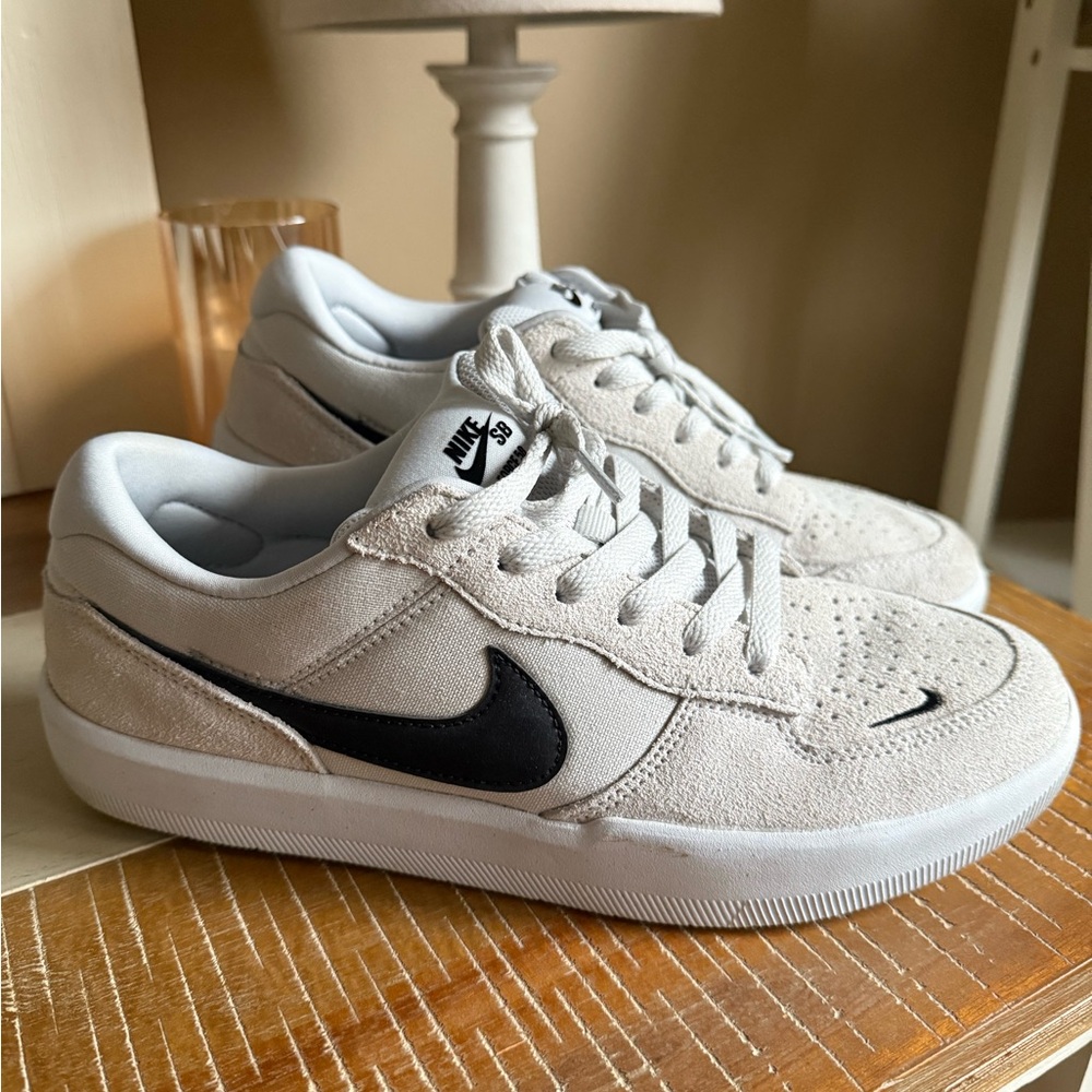 Nike SB Force 58 Men’s Suede Sneakers - size 9